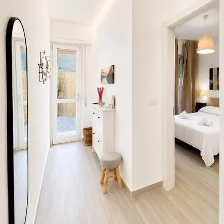 Apartment Hostdomus - Garden Finale Ligure